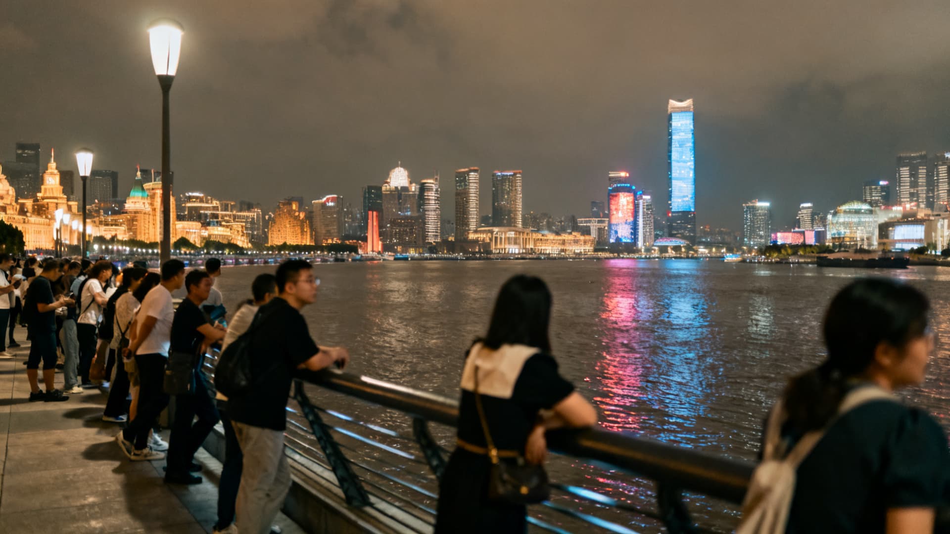 photo: the Bund promenade in the evening