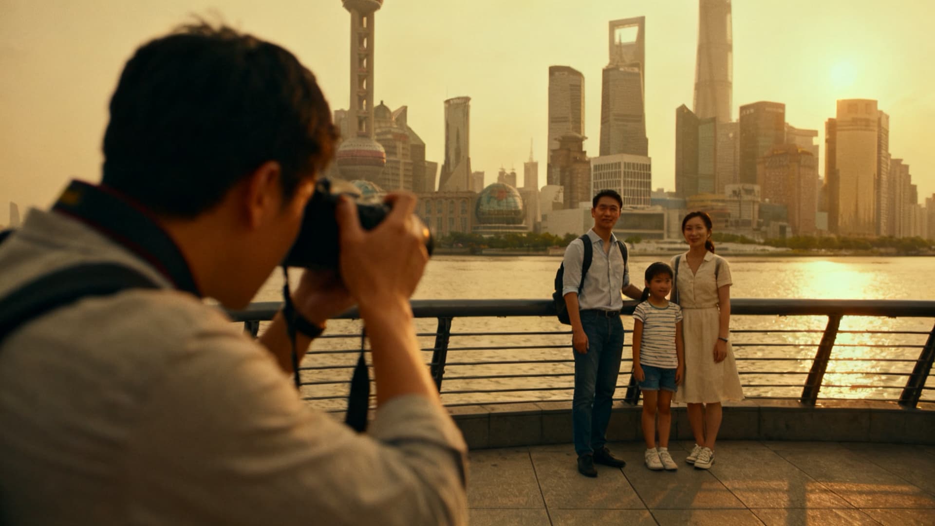 photo: a shoot on the embankment, the photographer and the family